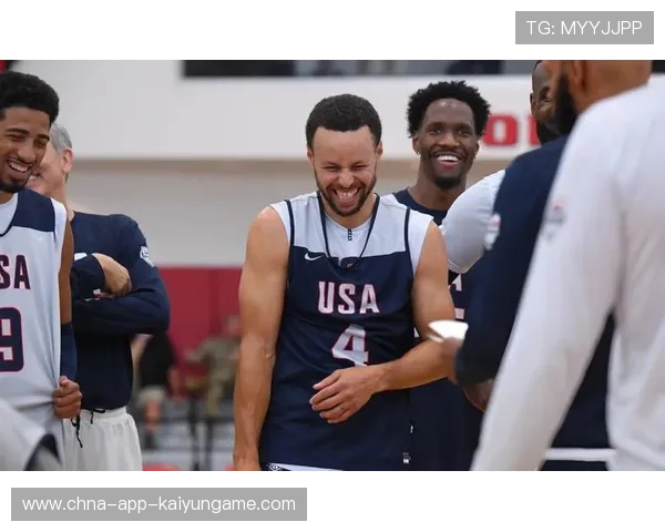 库里练习背身单打引热议：篮球天赋与精神的完美体现