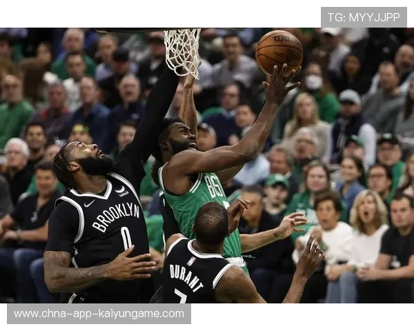 篮网队迎接激烈季后赛竞争，篮网进入季后赛